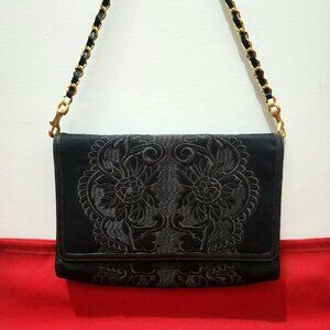 ISABELLA FIORE LOREN EMBROIDERED BLACK SHOULDER BAG CLUTCH